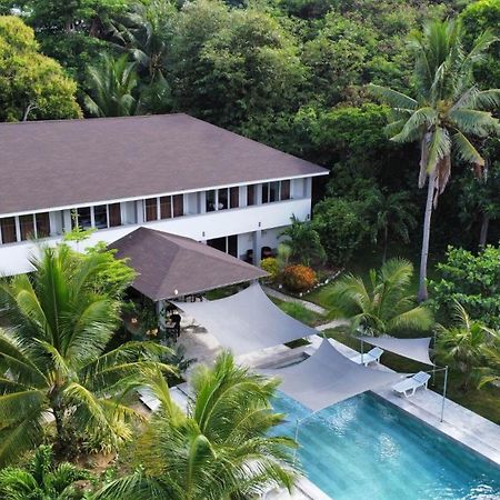 Sunset Cove Beach & Dive Resort Romblon Exterior photo