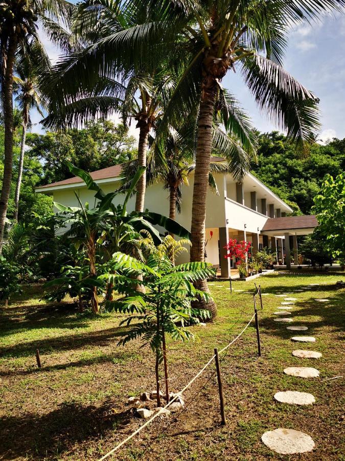 Sunset Cove Beach & Dive Resort Romblon Exterior photo